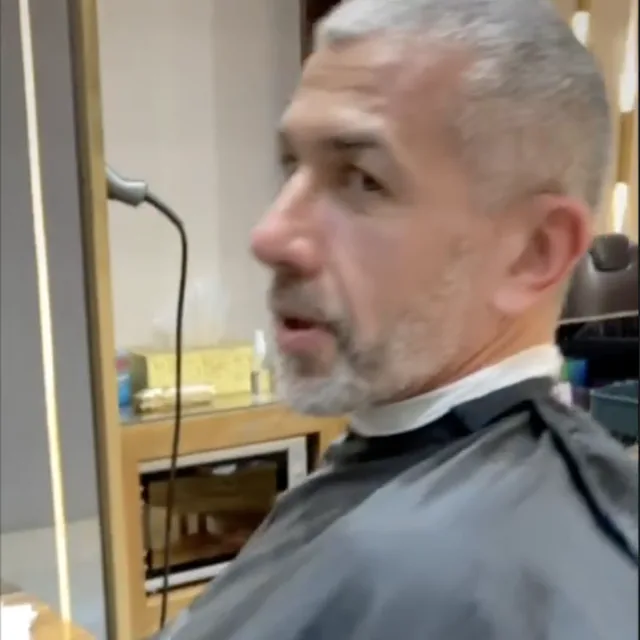Client après sa coupe chez Gentleman Coiffure
